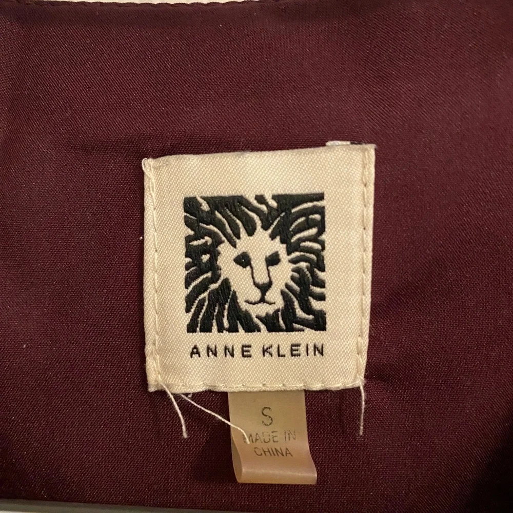 Anne Klein Tea-Length Maroon Dress with Pink Flowers and Fitted Waist Size S - Picture 4 of 6